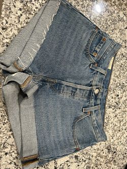 Levi Shorts Size 24