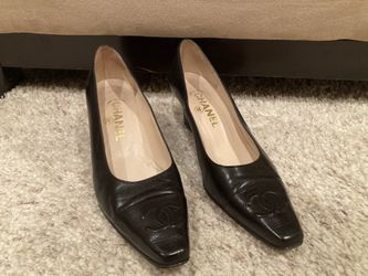 CHANEL Black Leather Pumps Heels Black 38.5  Interlocking CC Logo on Toe  