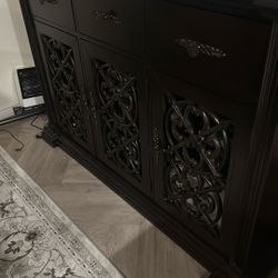 Comoda  In Living Room