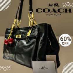 Vintage style Y2K Coach Black soft Leather Shoulder Bag with Gold Accents