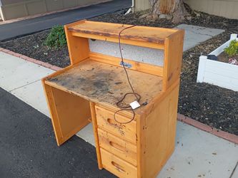 Free wooden desk well built