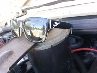 THE HUNDREDS - PHOENIX 