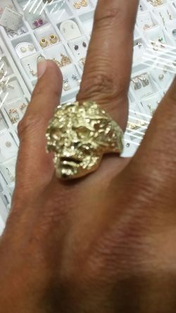 14k Gold Skull ring 26.6 grams