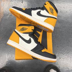 Jordan 1 Retro High OG  Yellow Toe 
