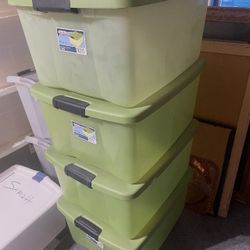 Clean Well Taken Care If Totes. 6 Each In Multiples I Can Give A Betttr Deal