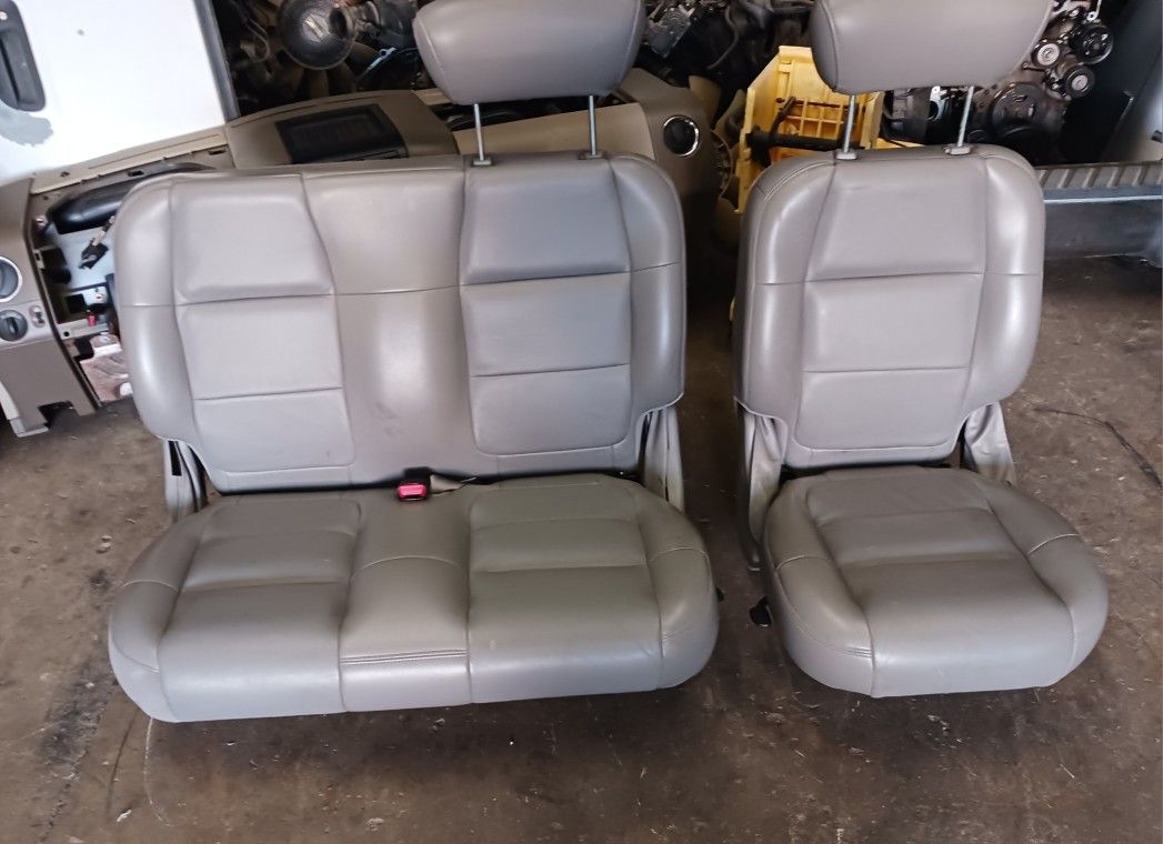 2002 Ford F150 Crew Cab Lariat Back Seats( FRONT SEAT ARE SOLD) parts Only