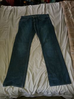 NEW CONDITION AUTHENTIC BANANA REPUBLIC VINTAGE STRAIGHT LEG JEANS. 35 waist 34 length.