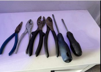 Mixed Hand Tool Lot – Pliers and Screwdrivers