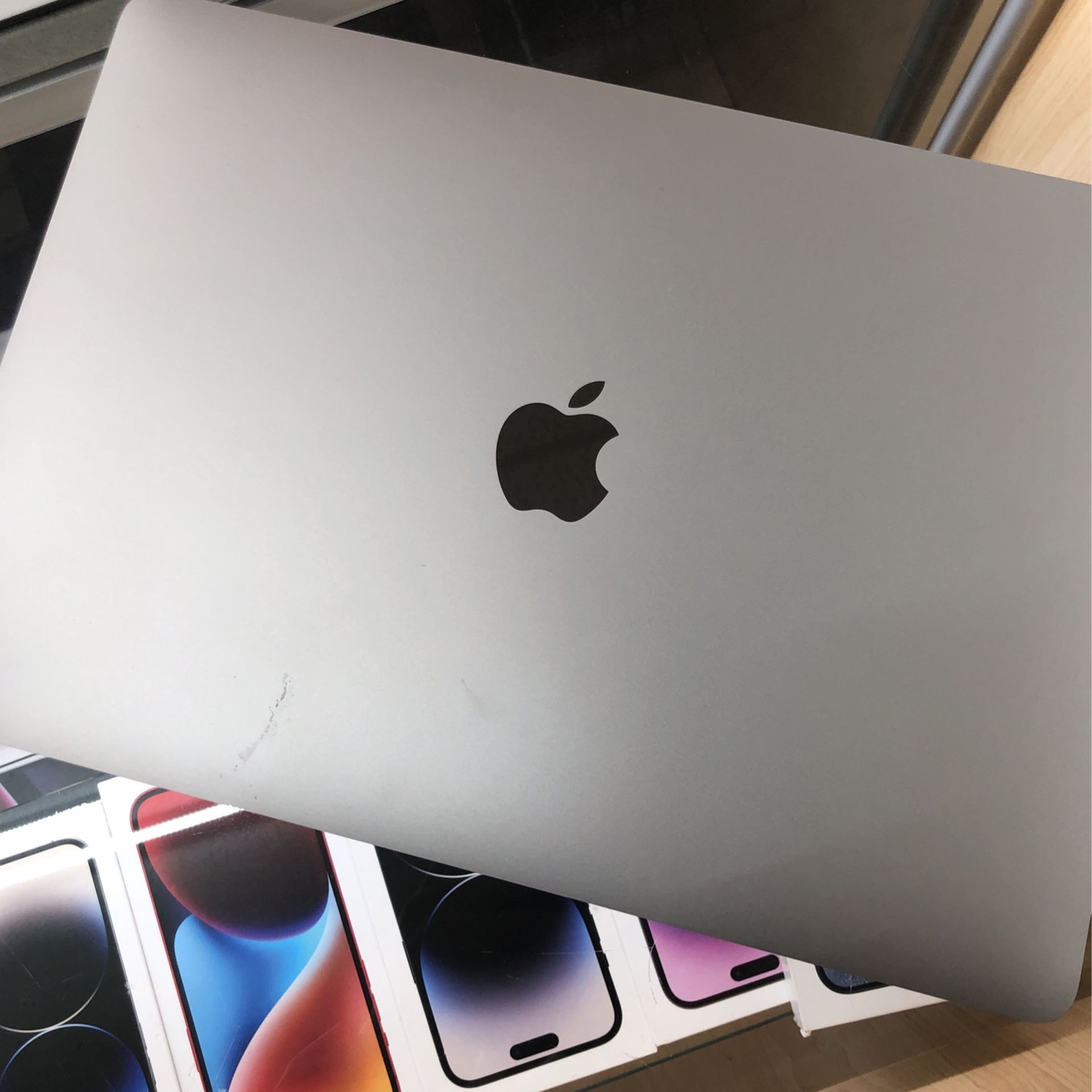 2020 13” Macbook Air Silver A2337 8core Apple M1 8GB RAM 250GB SSD 