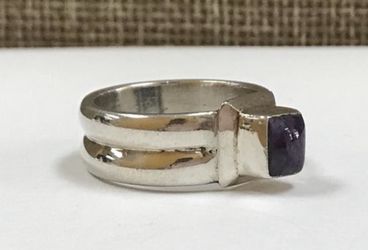 Vintage 925 Sterling Silver Women's Ring With Purple Amethyst