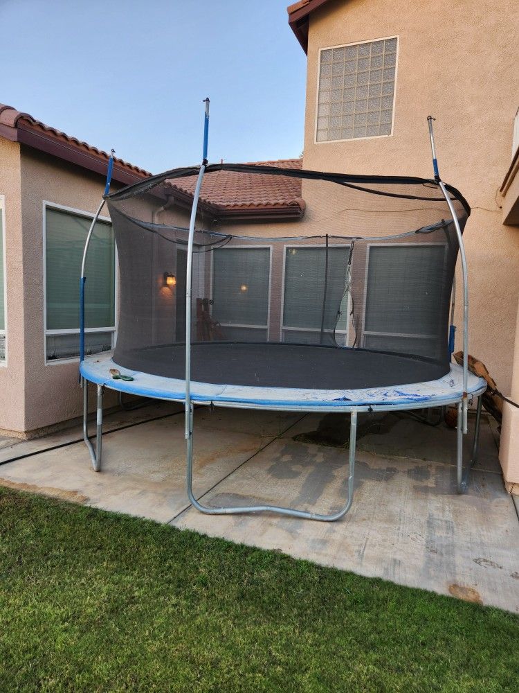 Free Trumpoline 15ft