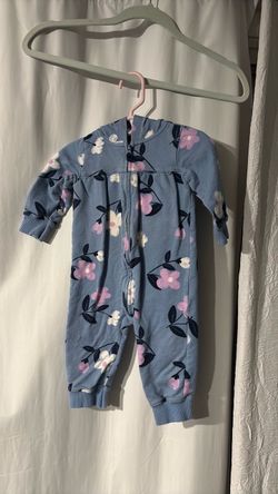 Carter’s blue zip sleeper size 6-9 months