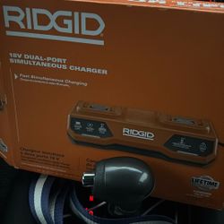 RIDGID 18V Dual Port Charging Station 