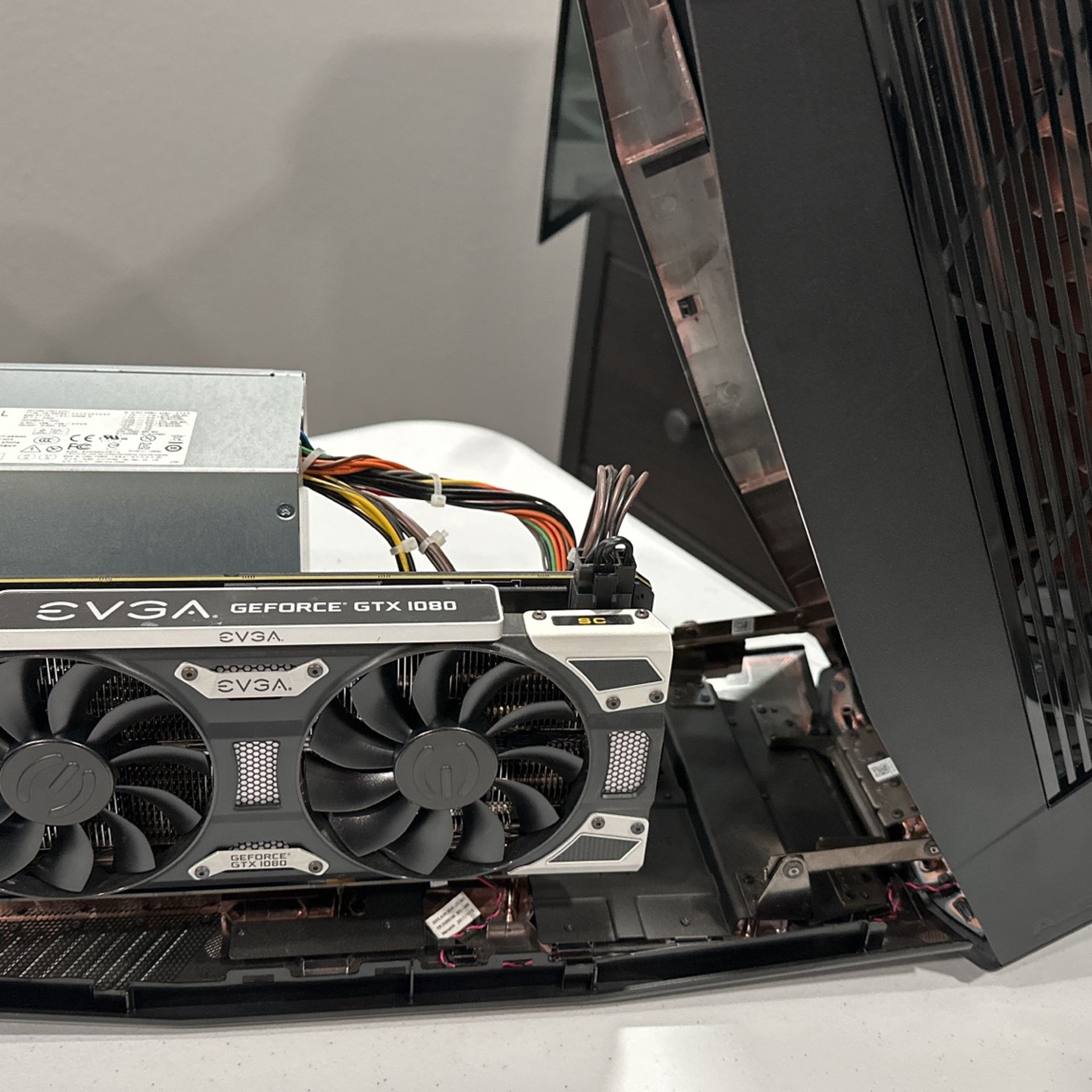 AlienwareGraphics Amplifier本体+GTX1080セット Alienware Laptop Alienware Graphics Amplifier Gtx 1080 Amplifier