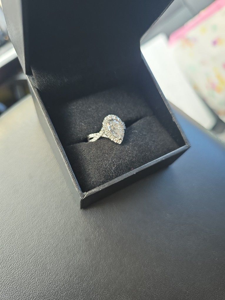 Neil Lane 2.3 Carats Engagement Ring Size 7