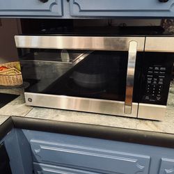 GE Microwave BRAND NEW UNUSED 