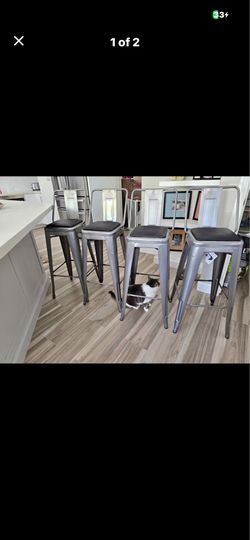 4 High chairs