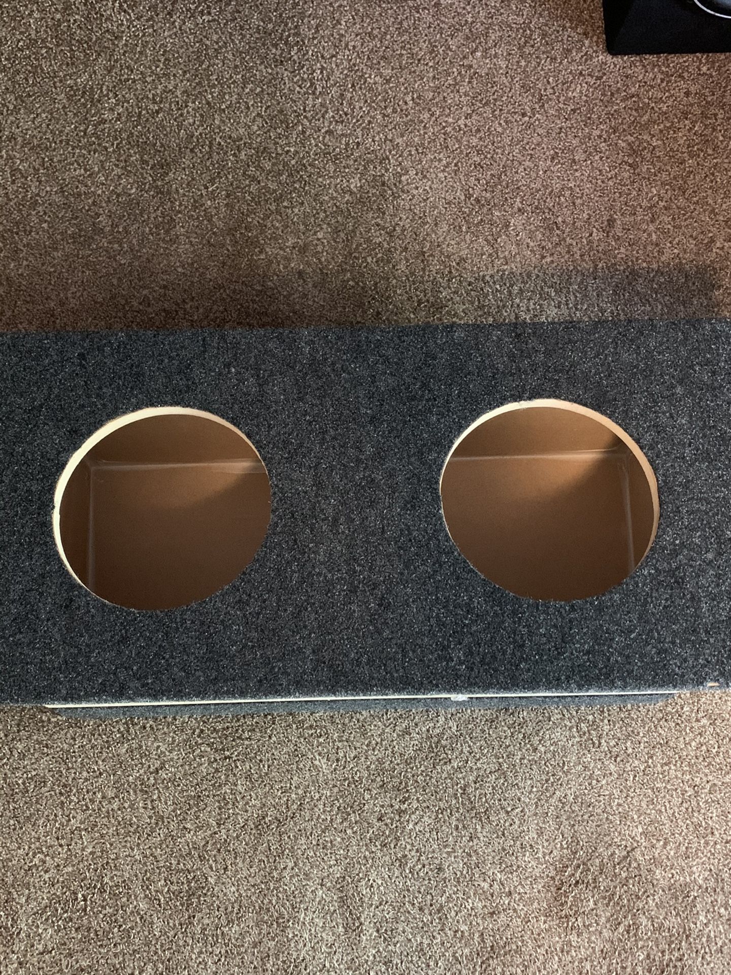 *Brand New* 2-10" subwoofer box 