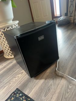 Black and decker 1.7 cb ft mini fridge