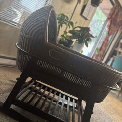 Vintage basket bassinet 