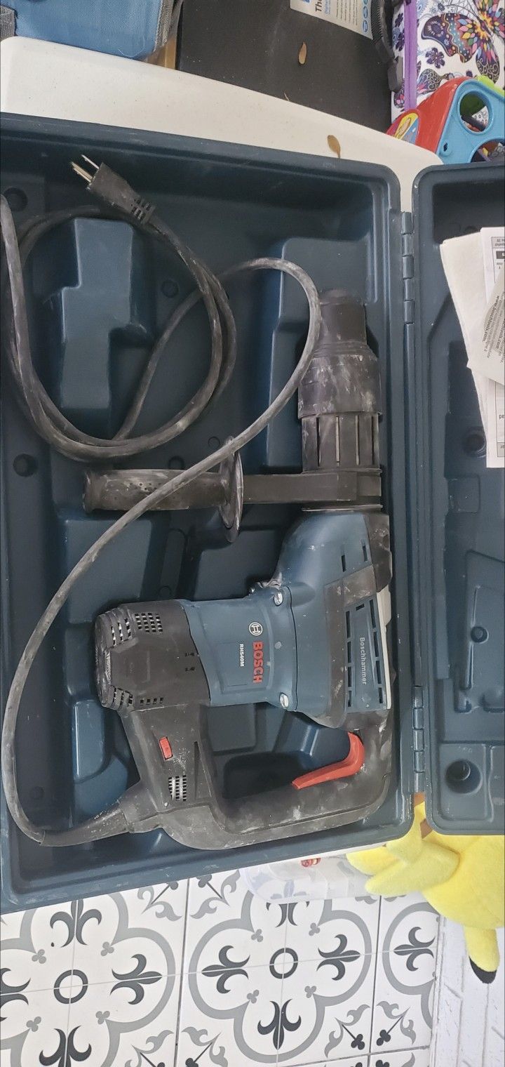 Bosch RH540M Rotary Hammer 