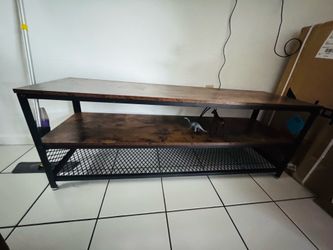 TV table like new..