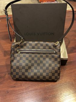 Authentic Hoxton GM Damier Louis Vuitton for Sale in Hayward, CA