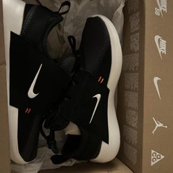 Nikes Men’s Size 7 