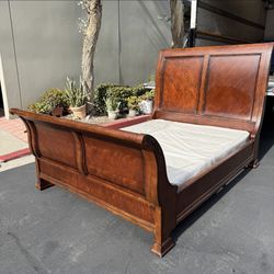 Bassett Furniture Queen Size Wooden Sleigh Bed Frame and Box Spring Very Good Condition 
