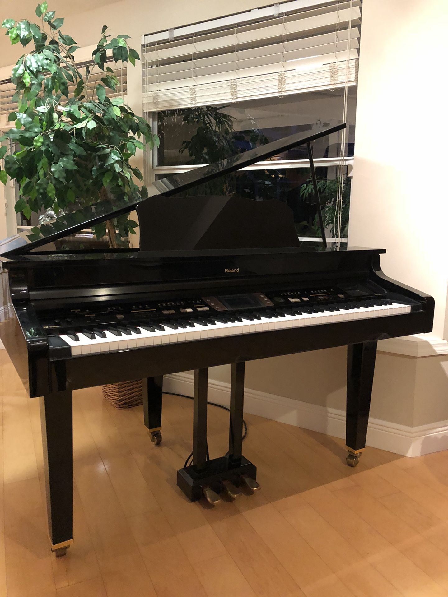 Roland KR-15 Mini Grand Digital Intelligent Piano