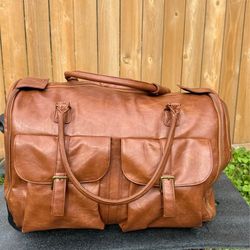 Stylish Rolling Leather Duffel Bag 🧳