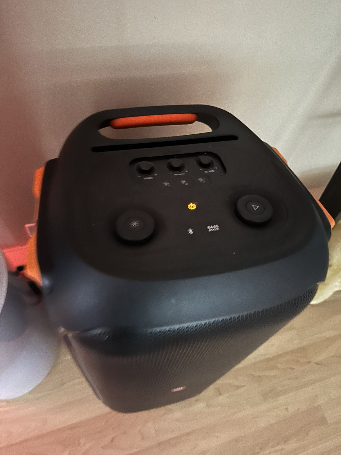 JBL 710 Powered Speakers(Pair)