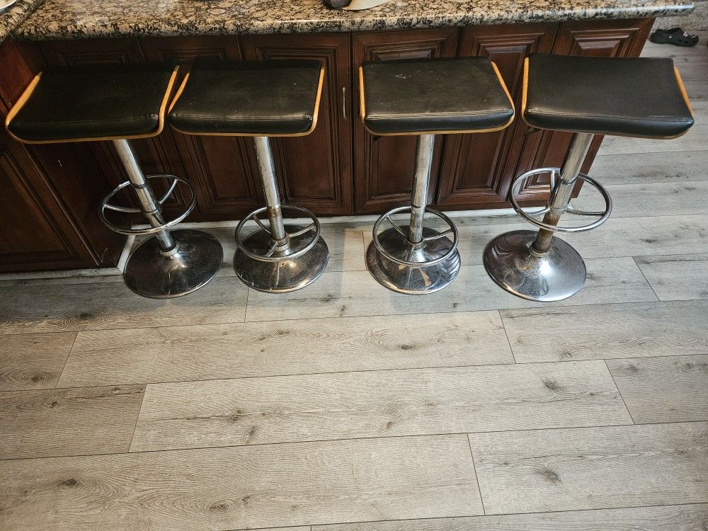 4 Counter Stools