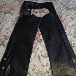 USED MUSTANG LEATHER CHAPS SIZE LARGE