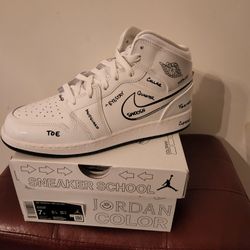 New AIR JORDAN 1MID SIZE 7Y