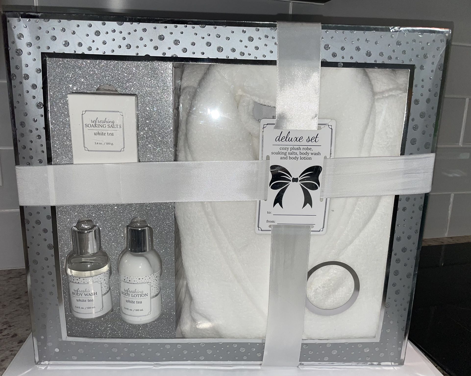 Plush White Robe Deluxe Gift Set 