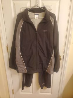 New Black rebok men's Jogging 🏃♂️ outfit size Lg