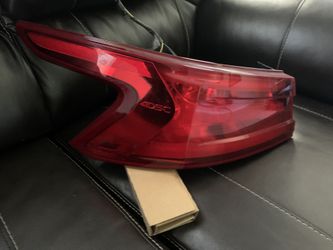 18 Maxima LH Tailight