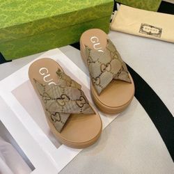 Men Gucci, & Louis Vuitton Sandals for Sale in Brooklyn, NY - OfferUp