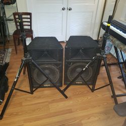 Yamaha S115 IV Passive Speakers & 2 stands 