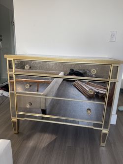 Mirrored 3-Drawer Dresser / Accent Chest