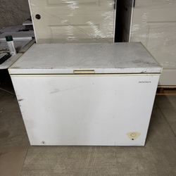 Insignia Chest Freezer 