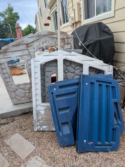Kids Plastic Outdoor Playhouse – Disassembled
