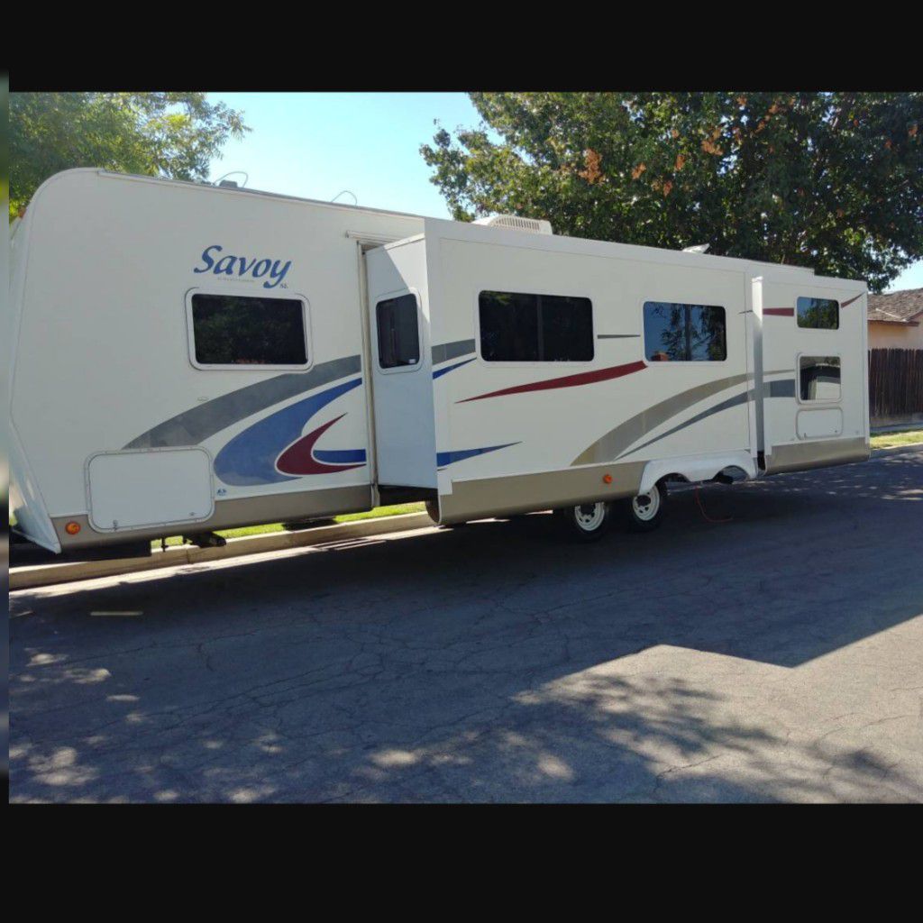 07 Holiday Rambler Double Slide Out Trailer