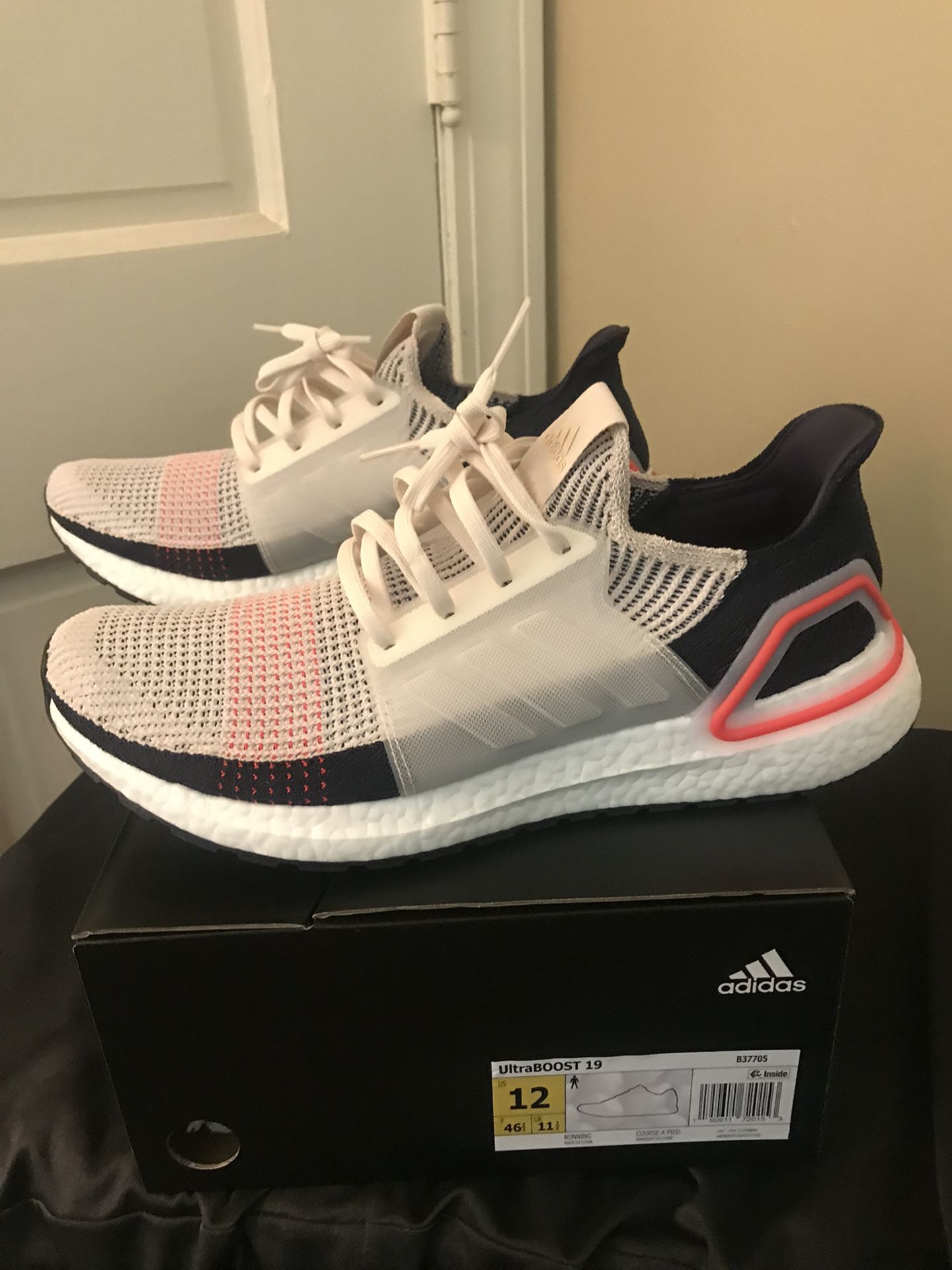 Adidas ultraboost 19size Og box 📦 and 🏷