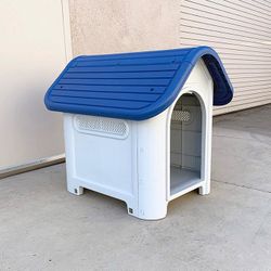 (NEW) $45 Plastic Dog House (size Small) Pet Indoor Outdoor All Weather Shelter Cage Kennel 23x30x26”