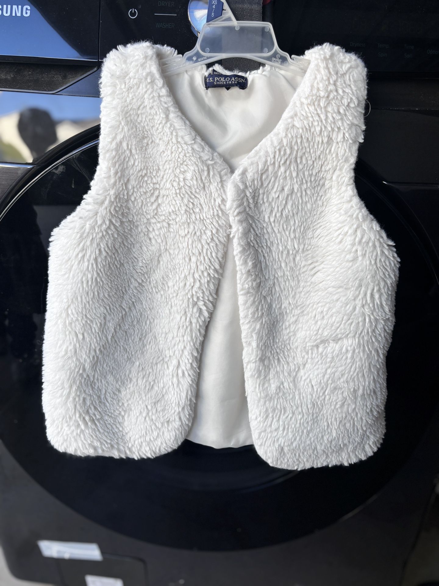 Us Polo Assn Little Kid Size 5T White Faux Fur Vest Button Closure Unisex Boy Girl  Comes from pet free smoke free home  Washed w detergent & sanitize