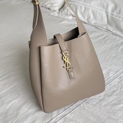 Small Hobo Shoulder Bag 