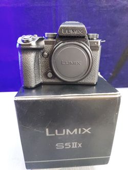 Panasonic Lumix S5 IIX Mirrorless Camera with 20-60mm