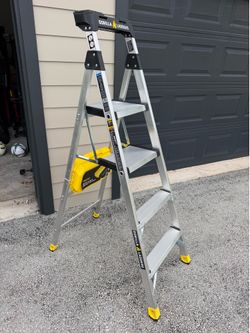 Gorilla Ladders 5.5 ft Aluminum